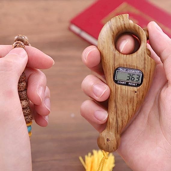 Digital Counter with Qibla Compass and Rotating Prayer Beads Portable Finger Tasbeeh Japa (random color) - Image 4